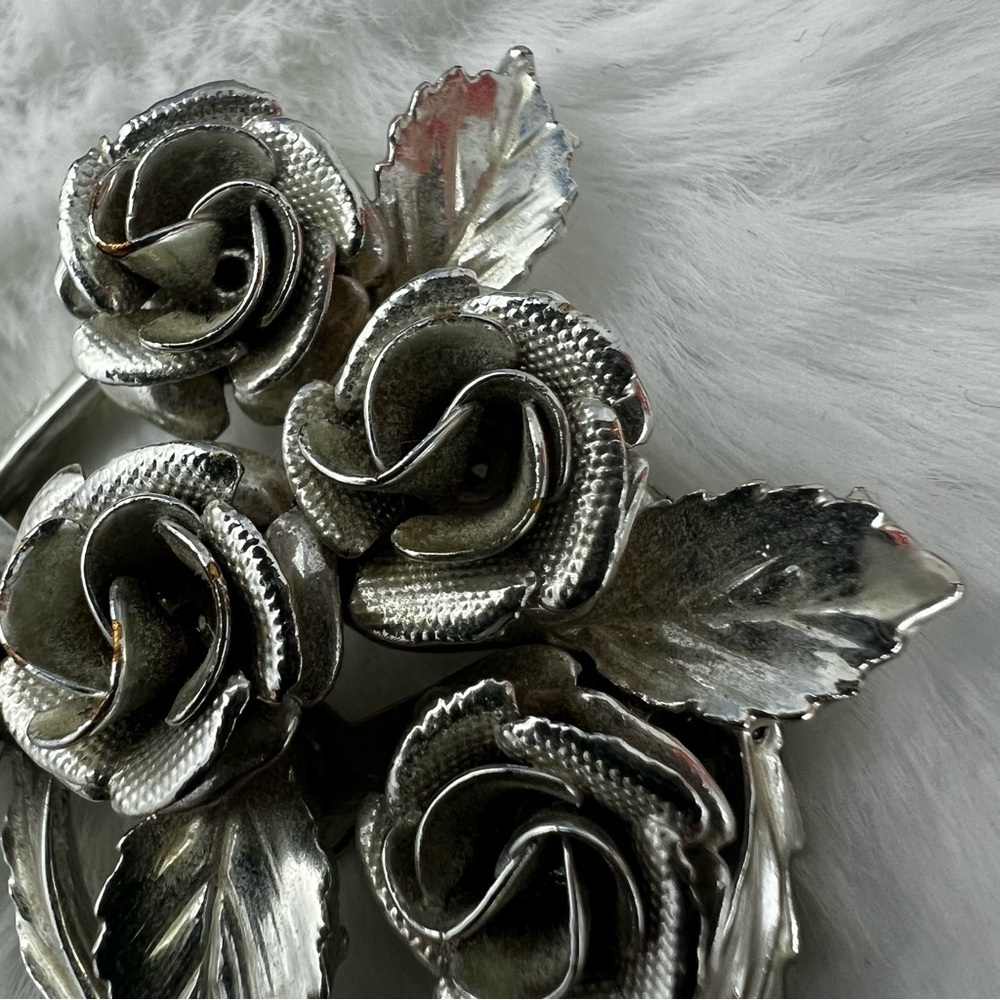 Coro Silver Tone Roses and Leaves Brooch - Picture 3 of 9